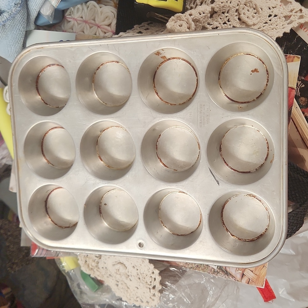 Vintage Wear-Ever Aluminum 12 Muffin/Cupcake Pan Made In USA
